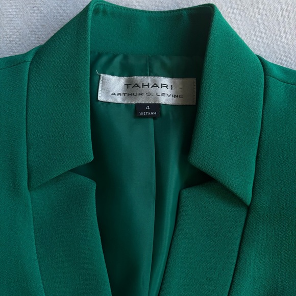 Tahari Arthur S. Levine Green Blazer & Skirt Suit Set Women’s Size 4 Elegant - Picture 3 of 15